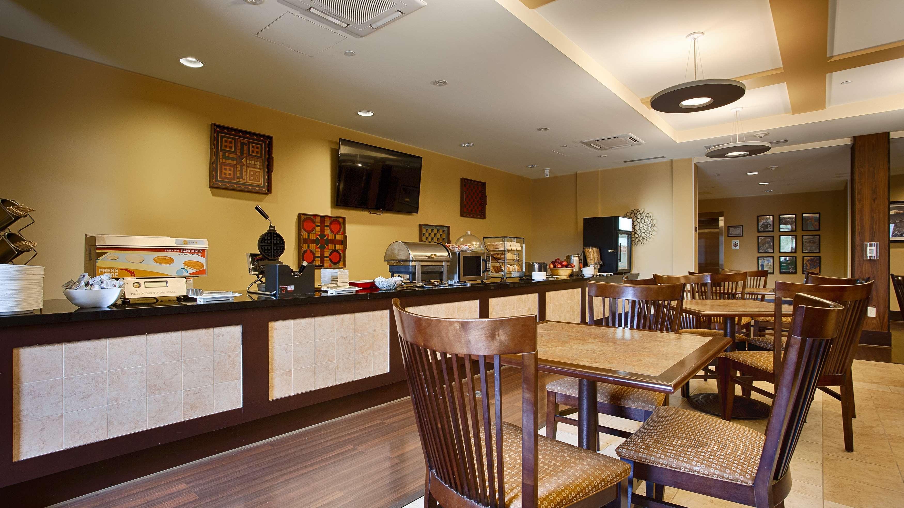 Best Western Plus University Park Inn & Suites Стейт Колледж Экстерьер фото