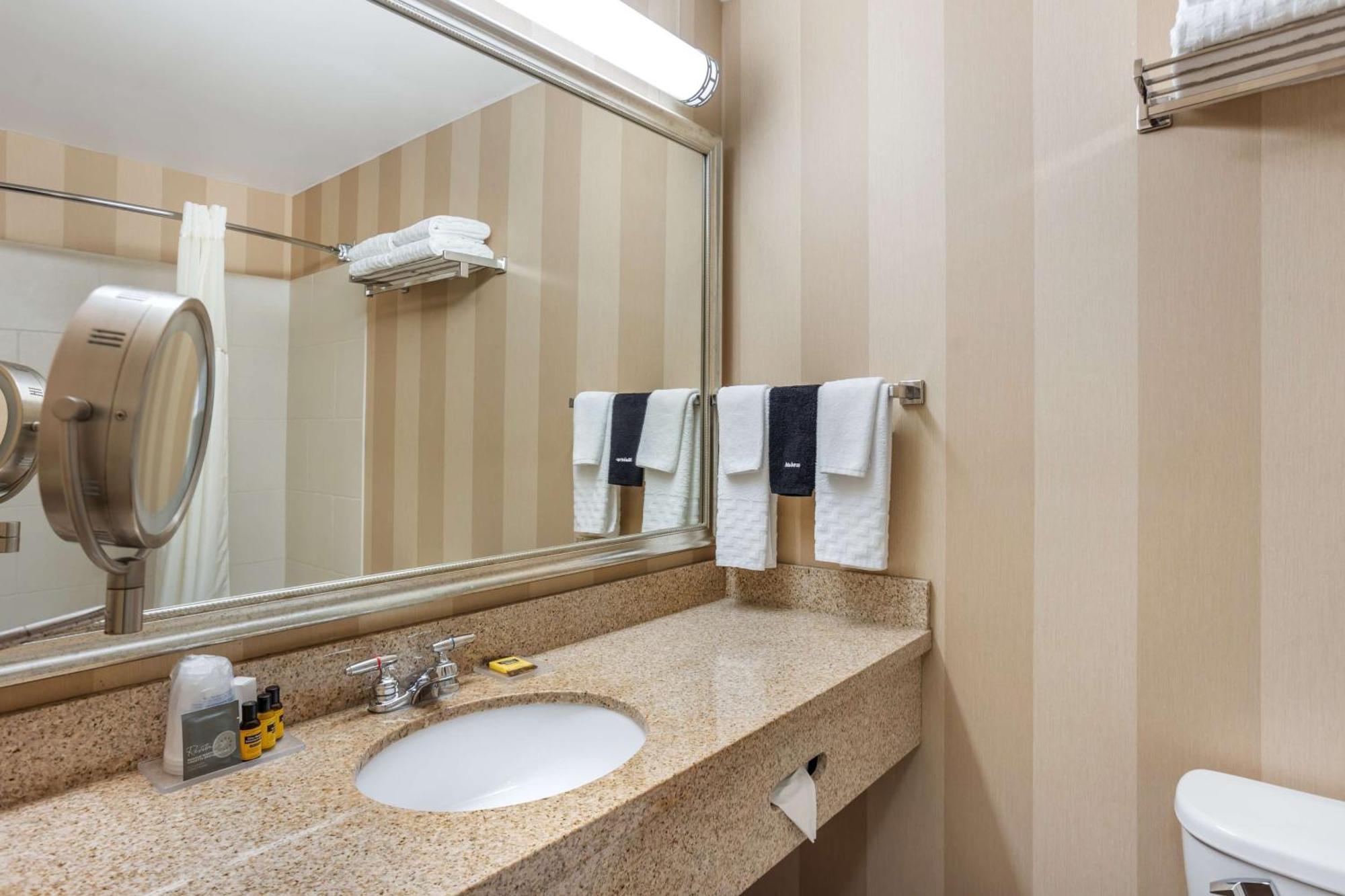 Best Western Plus University Park Inn & Suites Стейт Колледж Экстерьер фото