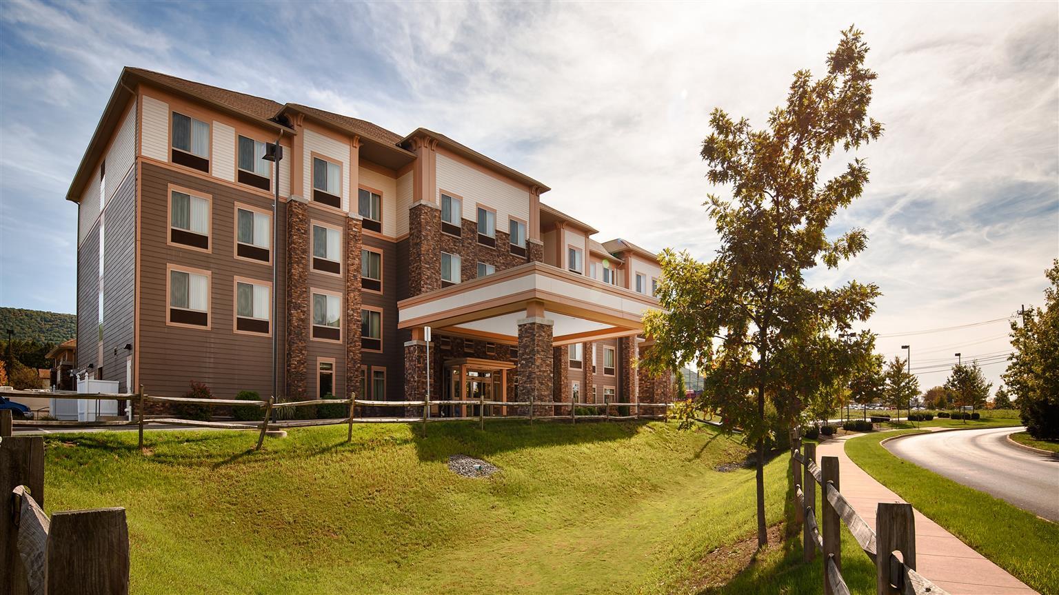 Best Western Plus University Park Inn & Suites Стейт Колледж Экстерьер фото